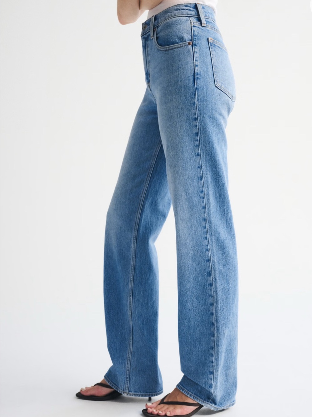 Abercrombie & Fitch 90’s relaxed jeans size 29 / size 8 - light wash- wide leg
